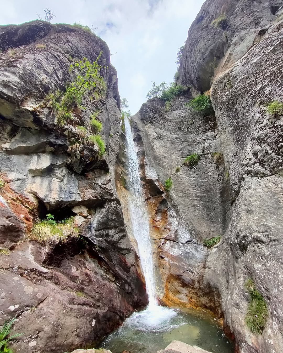 the har ki dun trek, located in the garhwal himalayas of uttarakhand, india, is a scenic and mod.jpg
